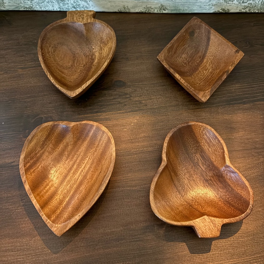 Monkey Pod wooden card suits for nuts snacks